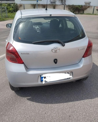 Toyota Yaris cena 15000 przebieg: 206000, rok produkcji 2006 z Ząbki małe 56